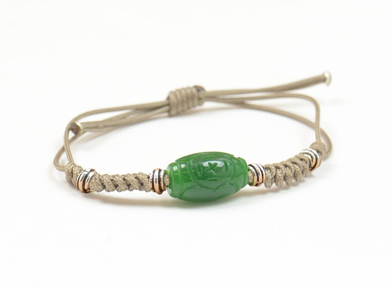 pulsera de jade y cuero